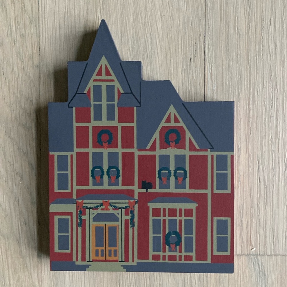 Overholt House - Hometown Christmas Series - The Cat's Meow